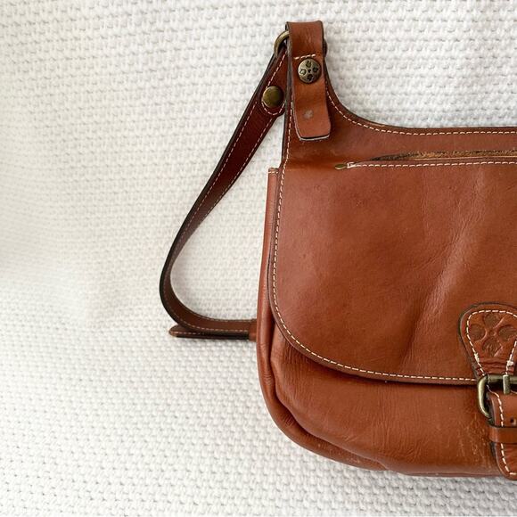 Patricia Nash London Heritage Collection Cognac Smooth Leather Saddle Crossbody - Picture 5 of 16